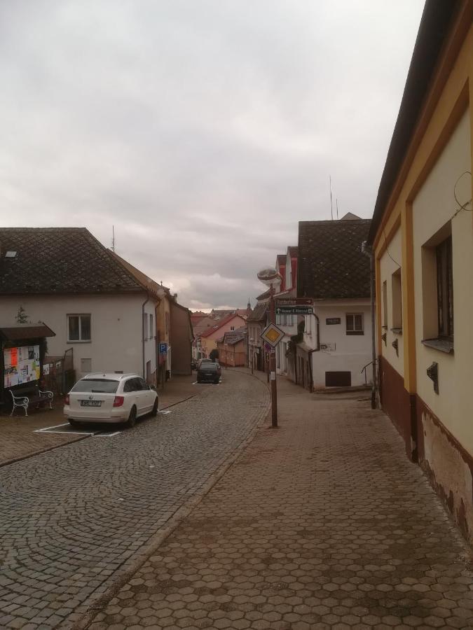 Apartmany Pod Baruncinou Skolou Česká Skalice Buitenkant foto