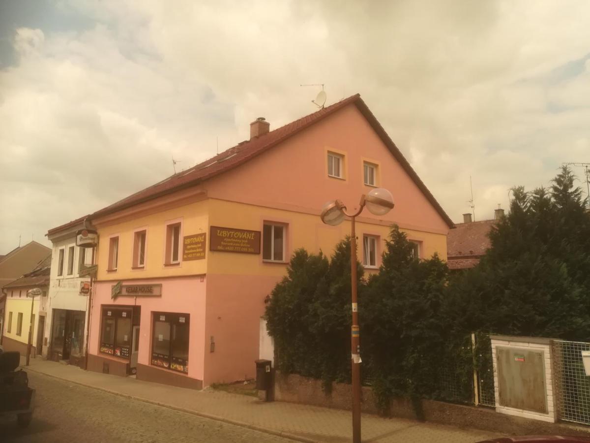 Apartmany Pod Baruncinou Skolou Česká Skalice Buitenkant foto